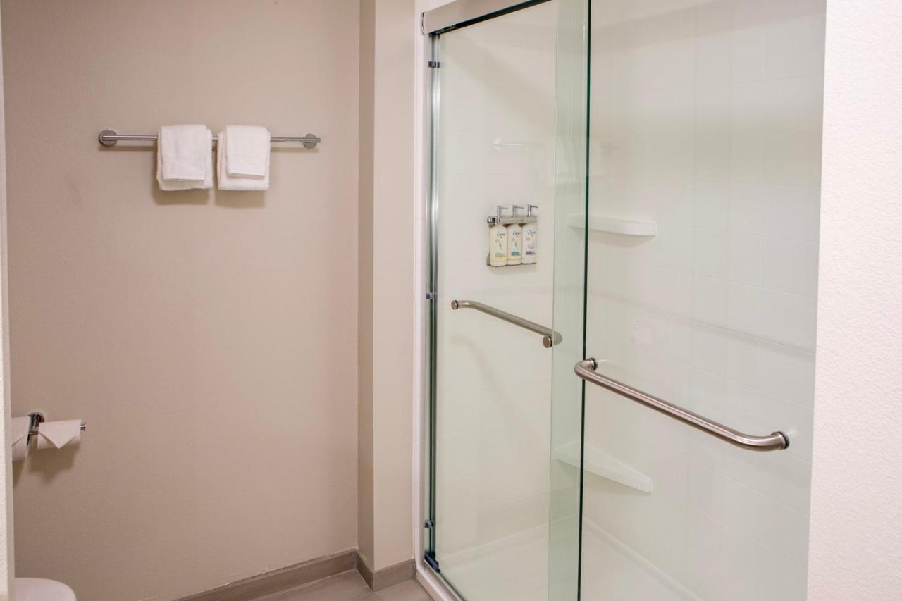 King Room at Holiday Inn Express & Suites Sioux City - Southern Hills by IHG