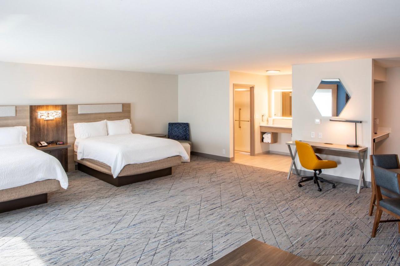 Queen Room with Two Queen Beds Suite - Non-Smoking at Holiday Inn Express & Suites Sioux City - Southern Hills by IHG