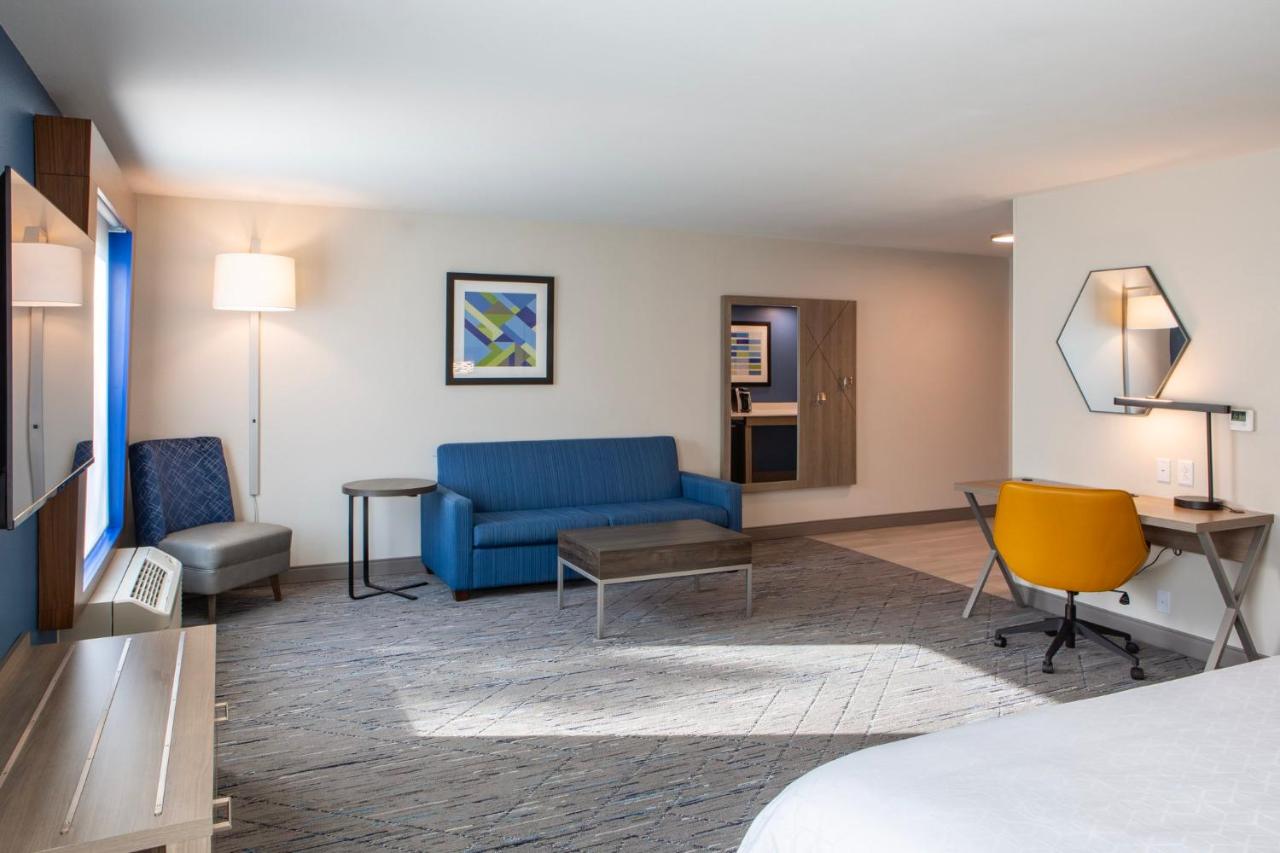 Executive King Suite at Holiday Inn Express & Suites Sioux City - Southern Hills by IHG