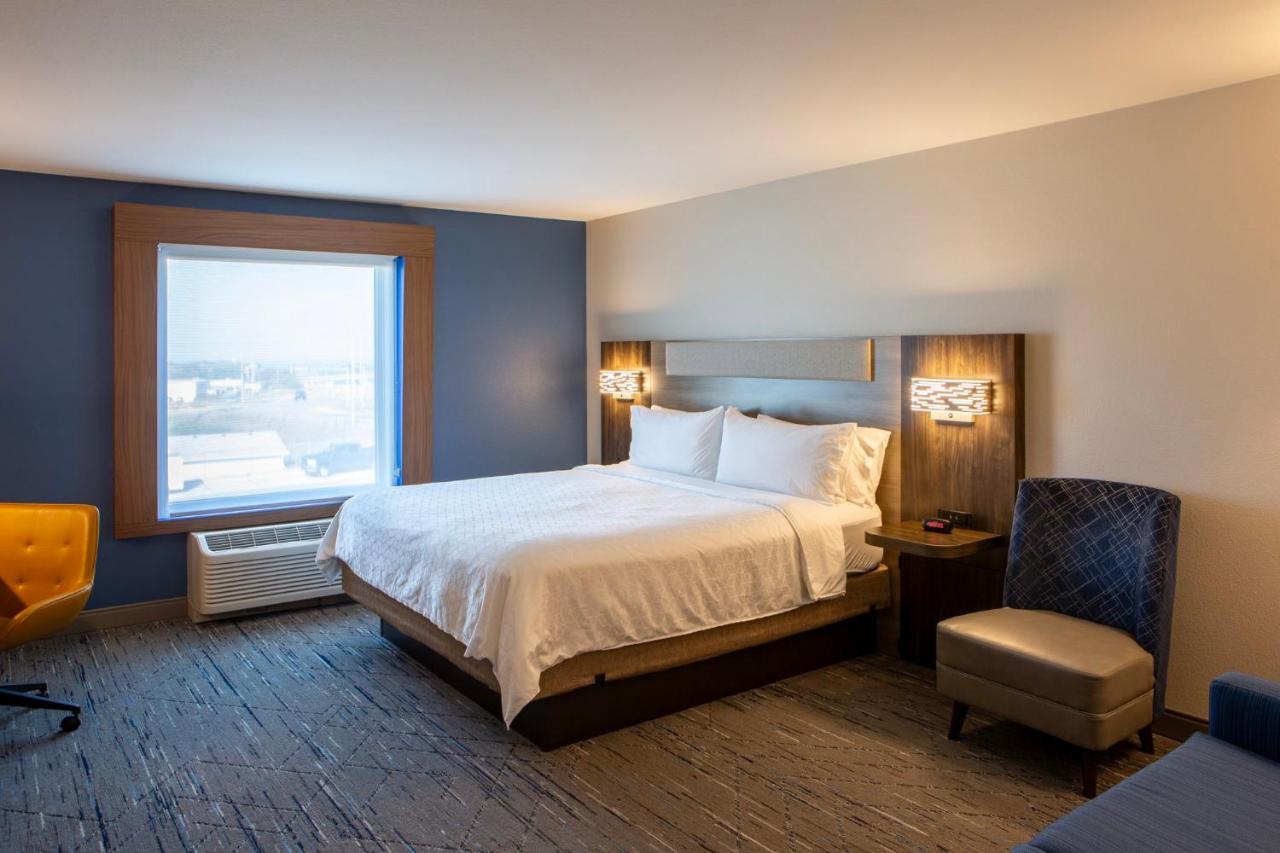 King Room - Disability Access at Holiday Inn Express & Suites Sioux City - Southern Hills by IHG