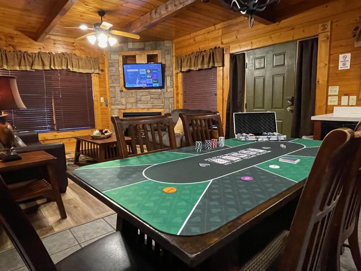  | Resort Log Cabin * Easy Drive * Game Tables / Arcades / Hot Tub