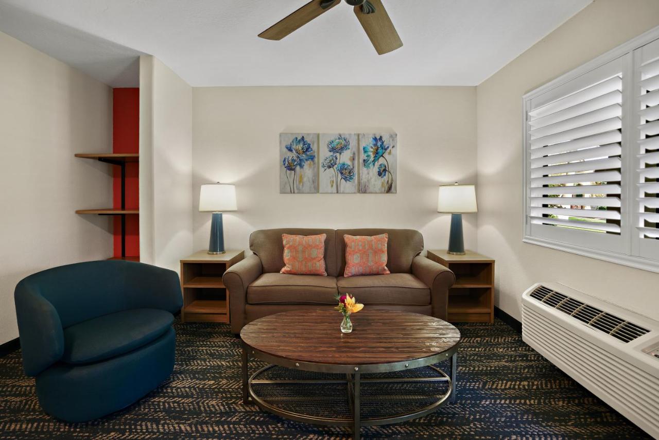 One Bedroom King Suite - Non-Smoking at La Fuente Inn & Suites
