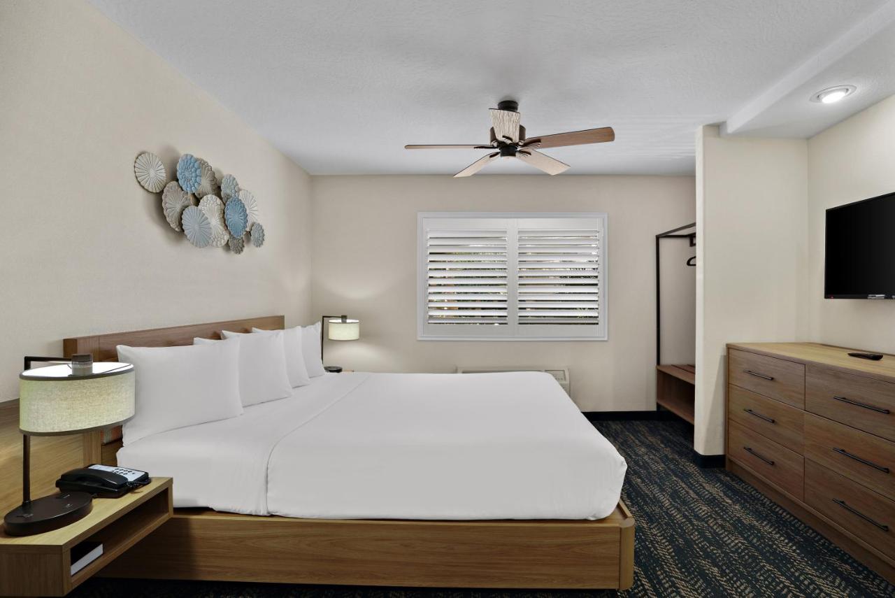 Superior King Suite -  Non-Smoking at La Fuente Inn & Suites