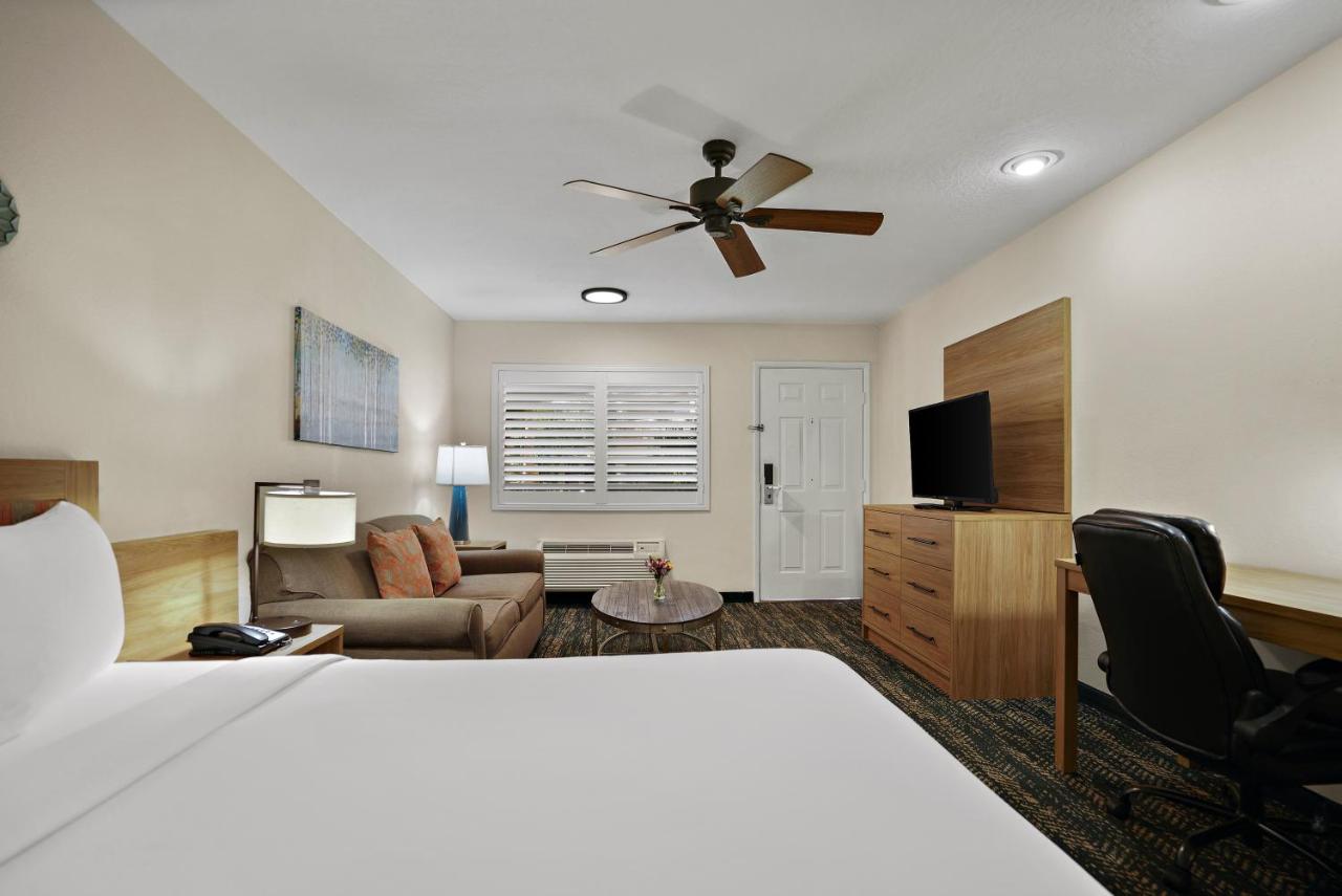 Superior King Room- Non Smoking at La Fuente Inn & Suites