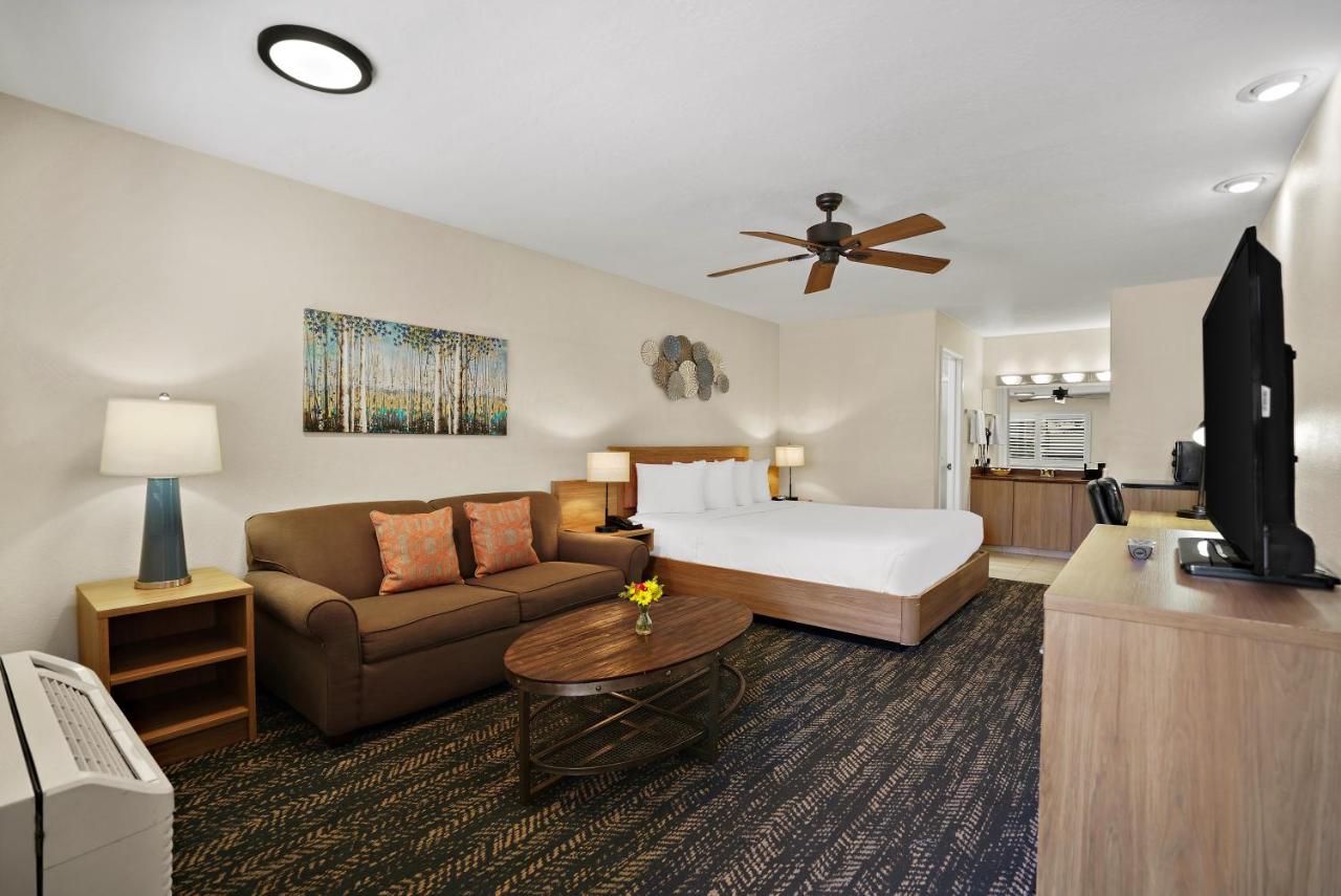 Superior King Room- Non Smoking at La Fuente Inn & Suites