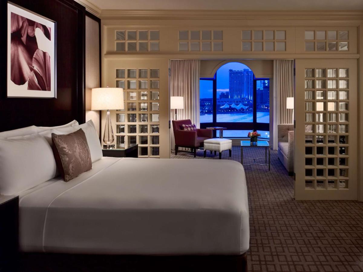 Mobility/Hearing Accessible One Bedroom Ambassador Suite, Roll-in Shower at The Royal Sonesta Harbor Court Baltimore