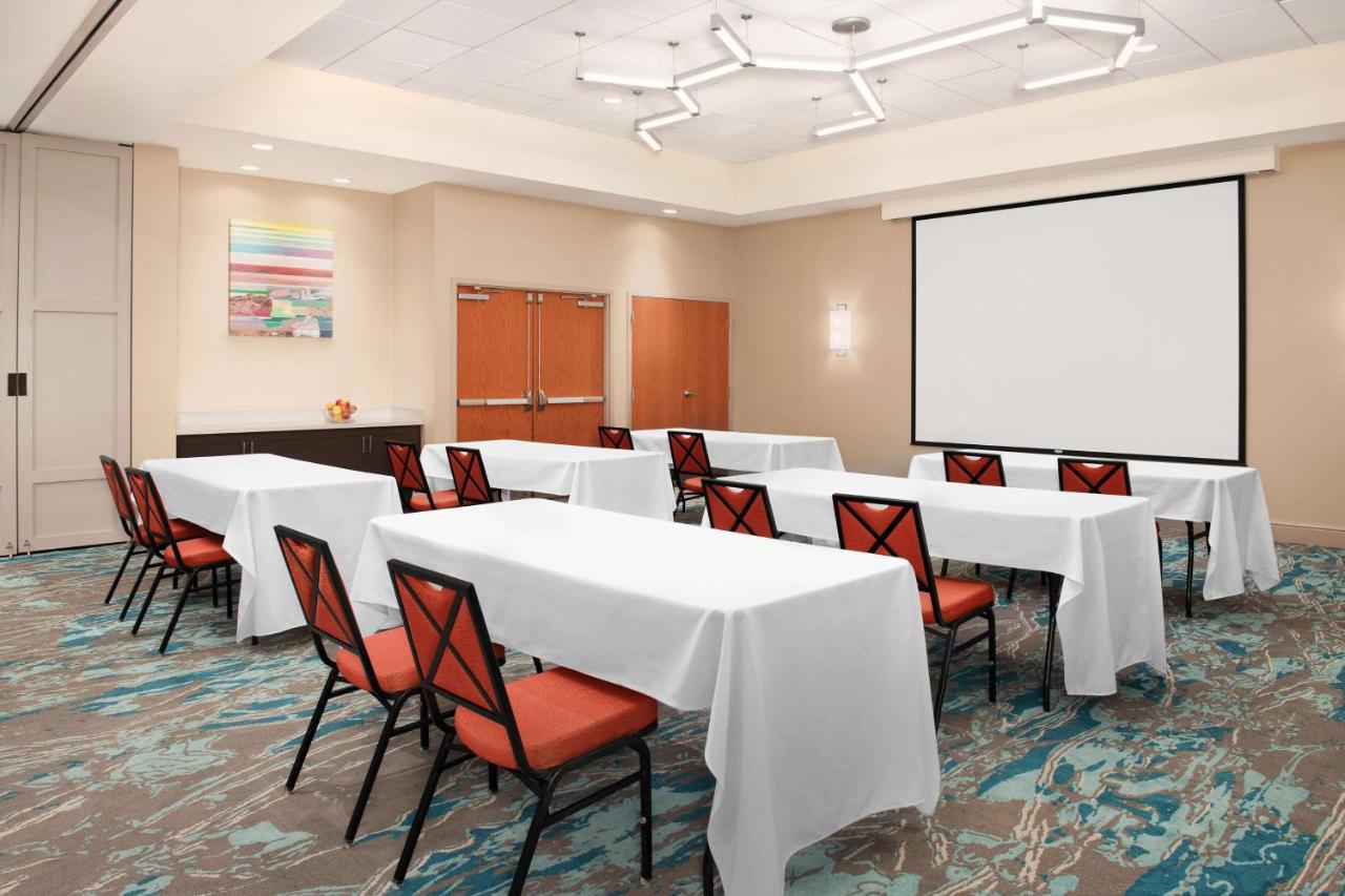 | Hilton Garden Inn Solomons