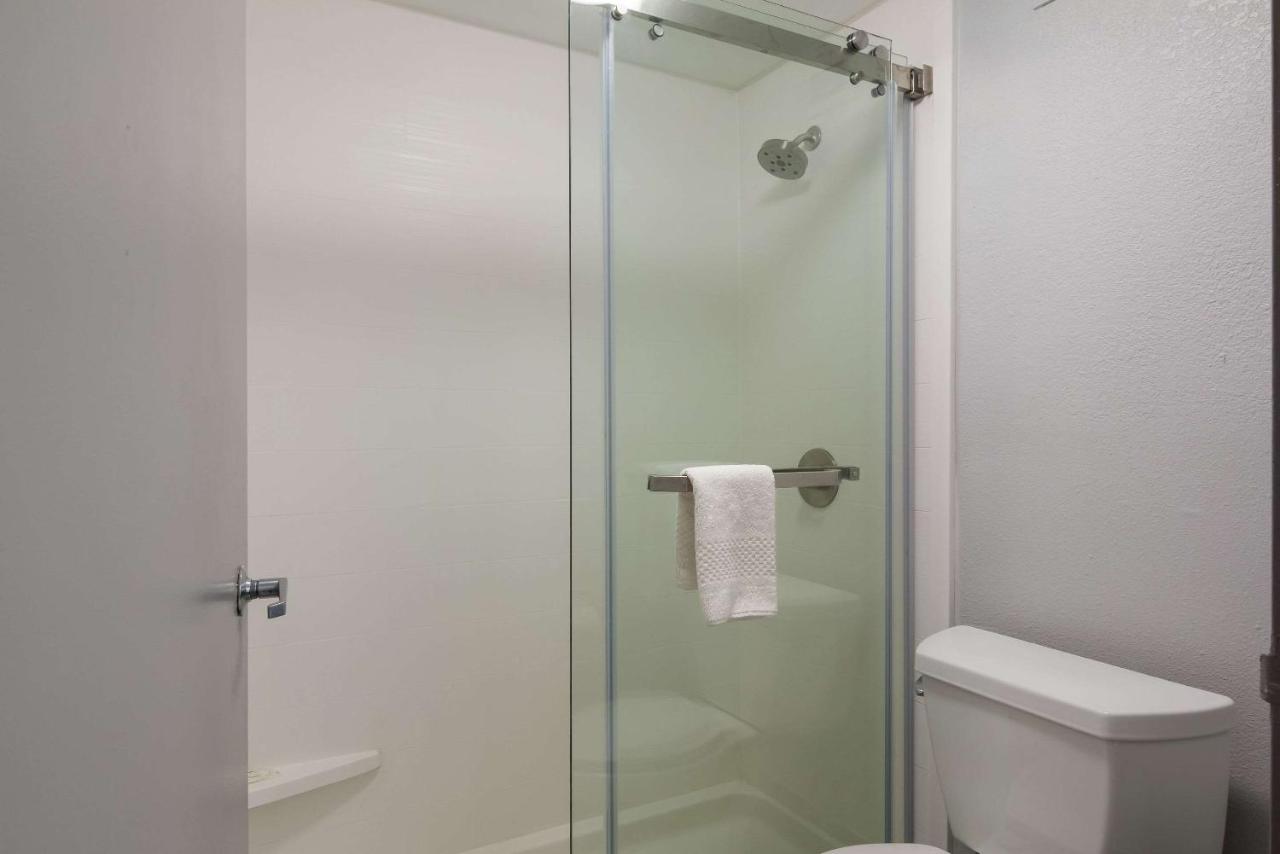 Superior King Room with Sofa Bed - Smoking at Quality Inn near Casinos and Convention Center