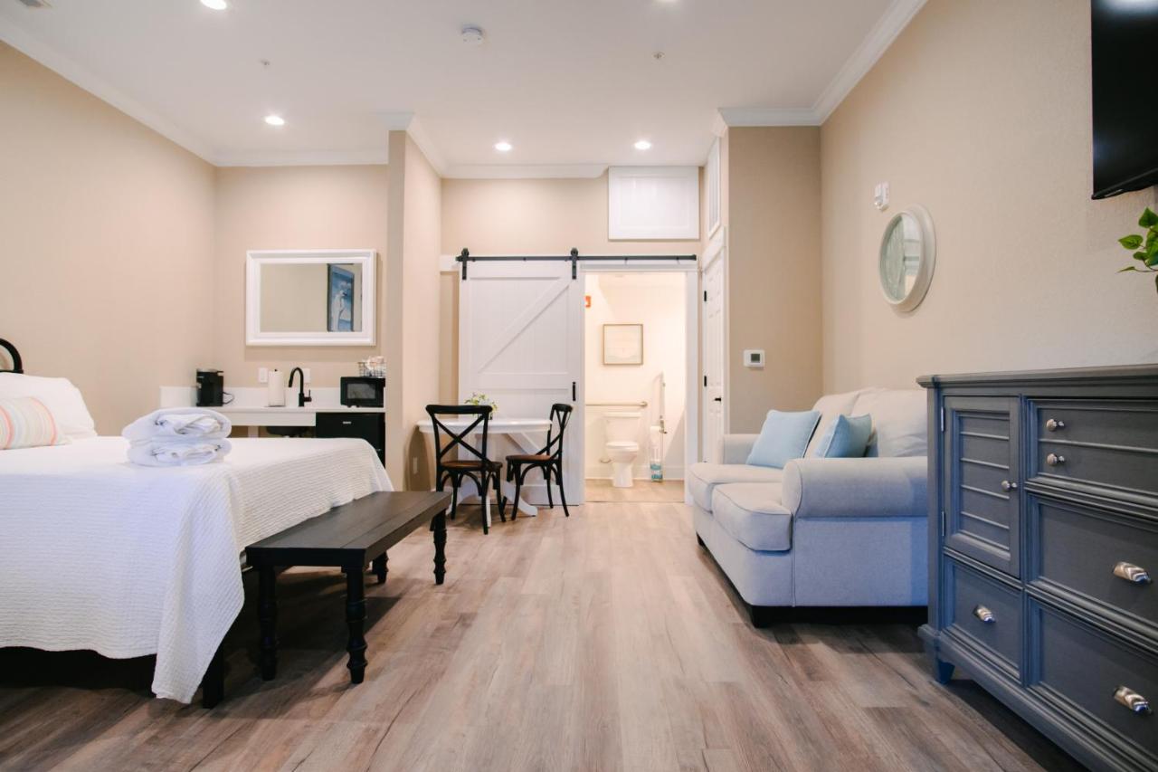 | Wild Horse Inn