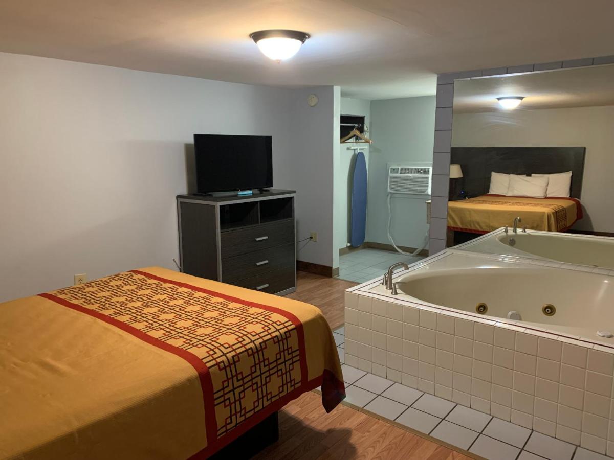 Two-Bedroom Suite - Non-Smoking at Pigeon Forge Parkway Inn
