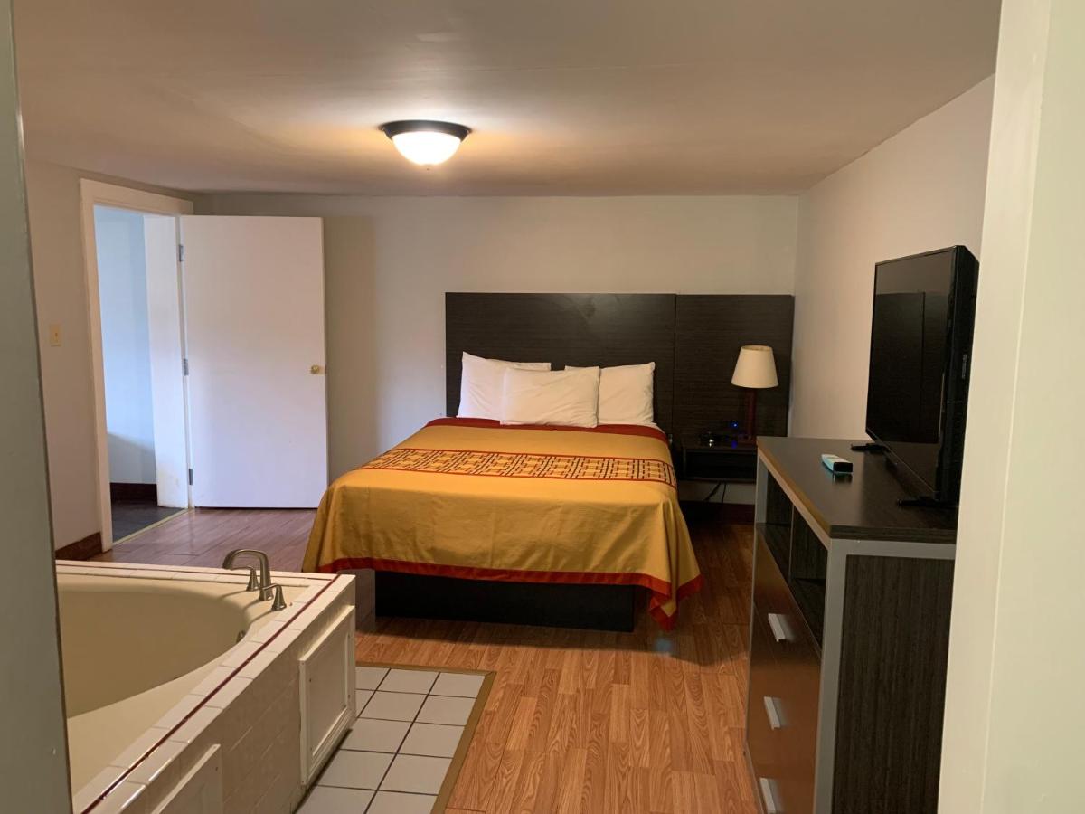Two-Bedroom Suite - Non-Smoking at Pigeon Forge Parkway Inn