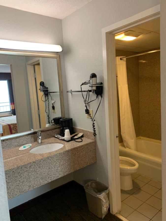 King Room - Non-Smoking at Pigeon Forge Parkway Inn