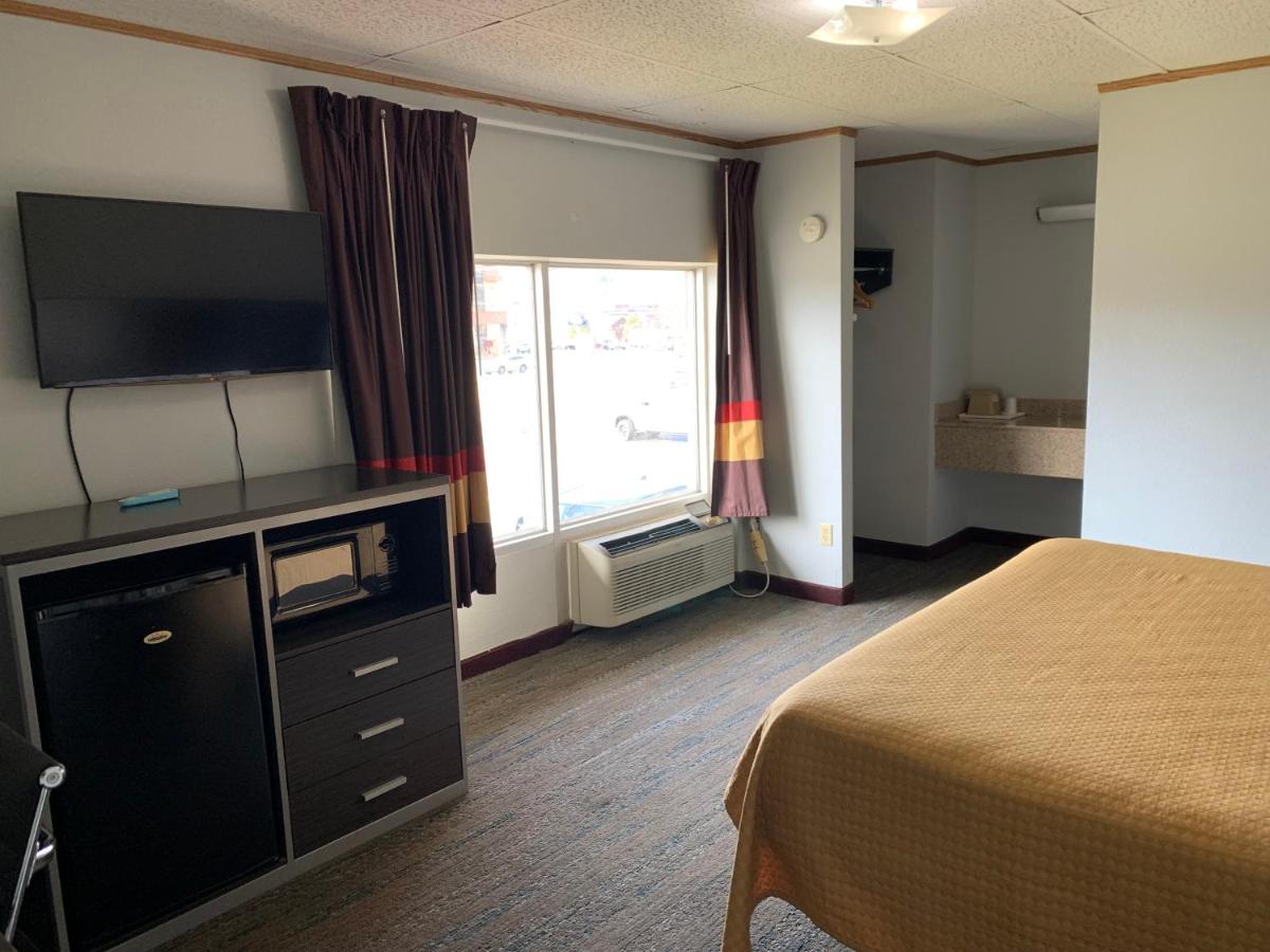 Room #33740921 at Pigeon Forge Parkway Inn