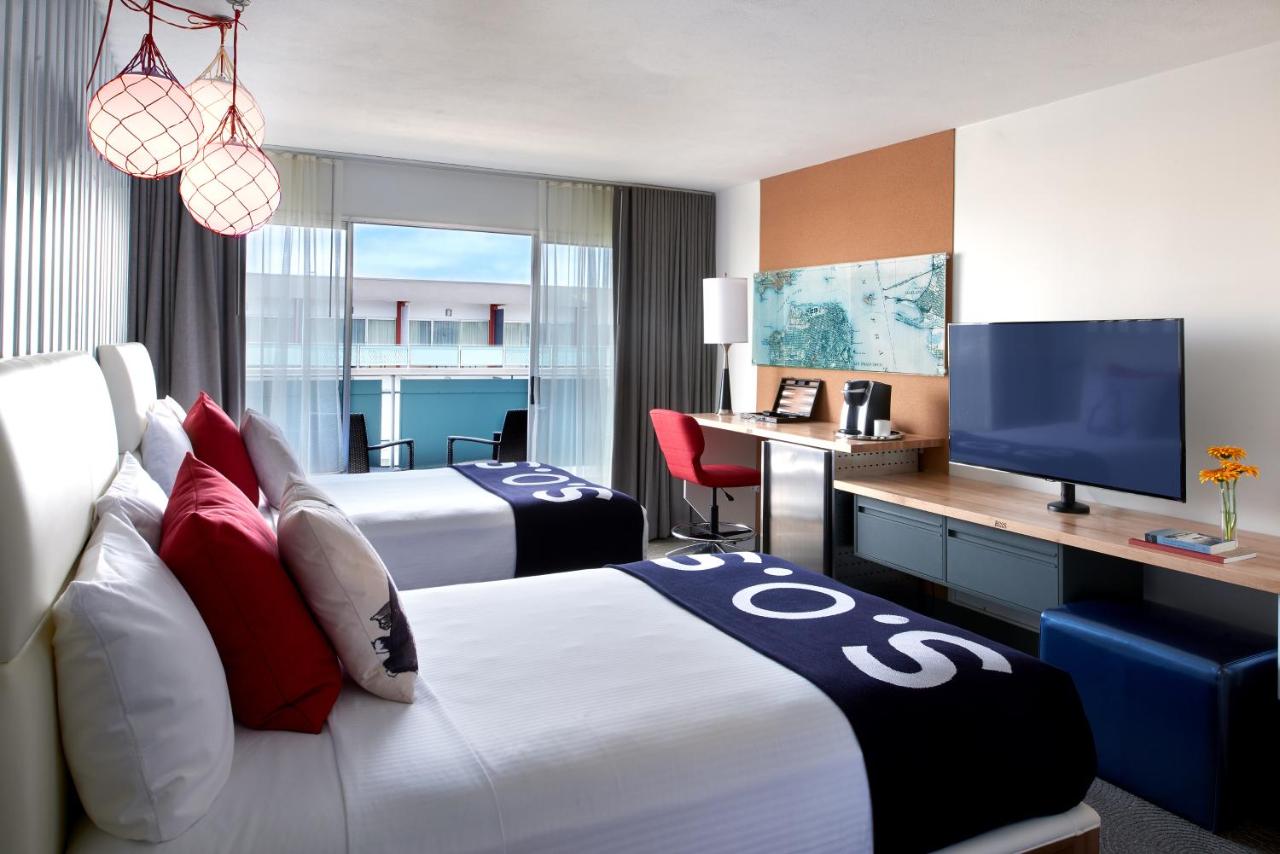 Deluxe Partial Bay View Double/Double with Balcony at Hotel Zephyr San Francisco