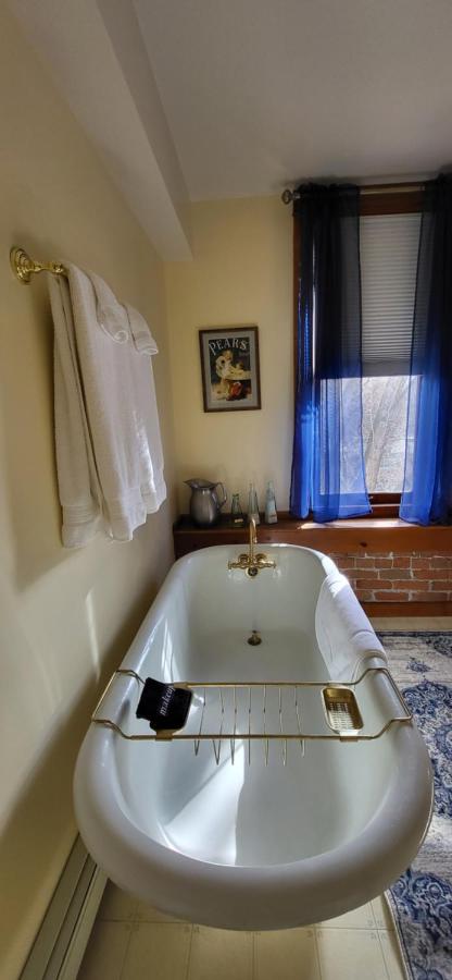 | Bross Hotel B & B