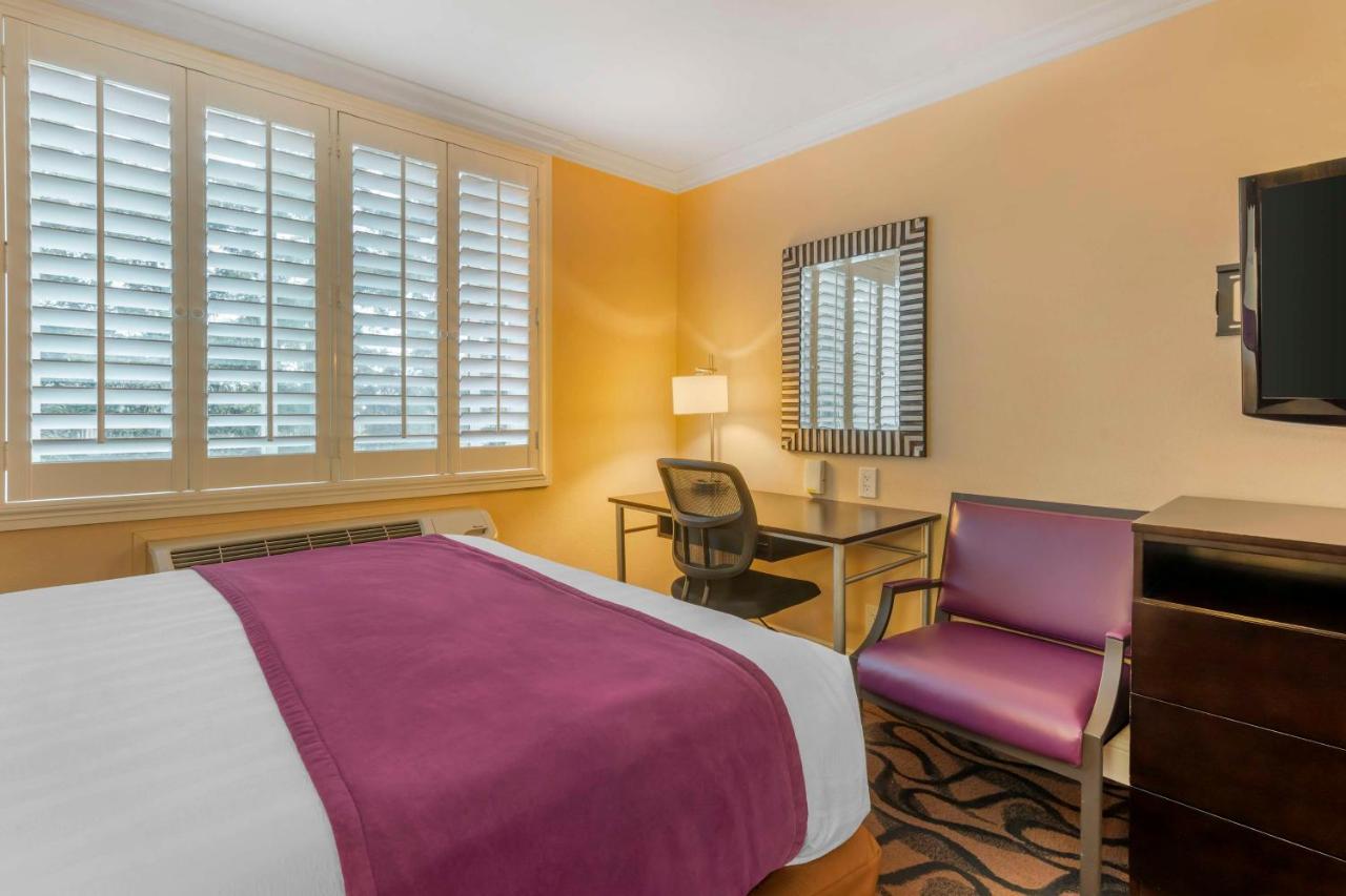 Queen Room with Two Queen Beds - Non-Smoking at Best Western Plus Airport Plaza