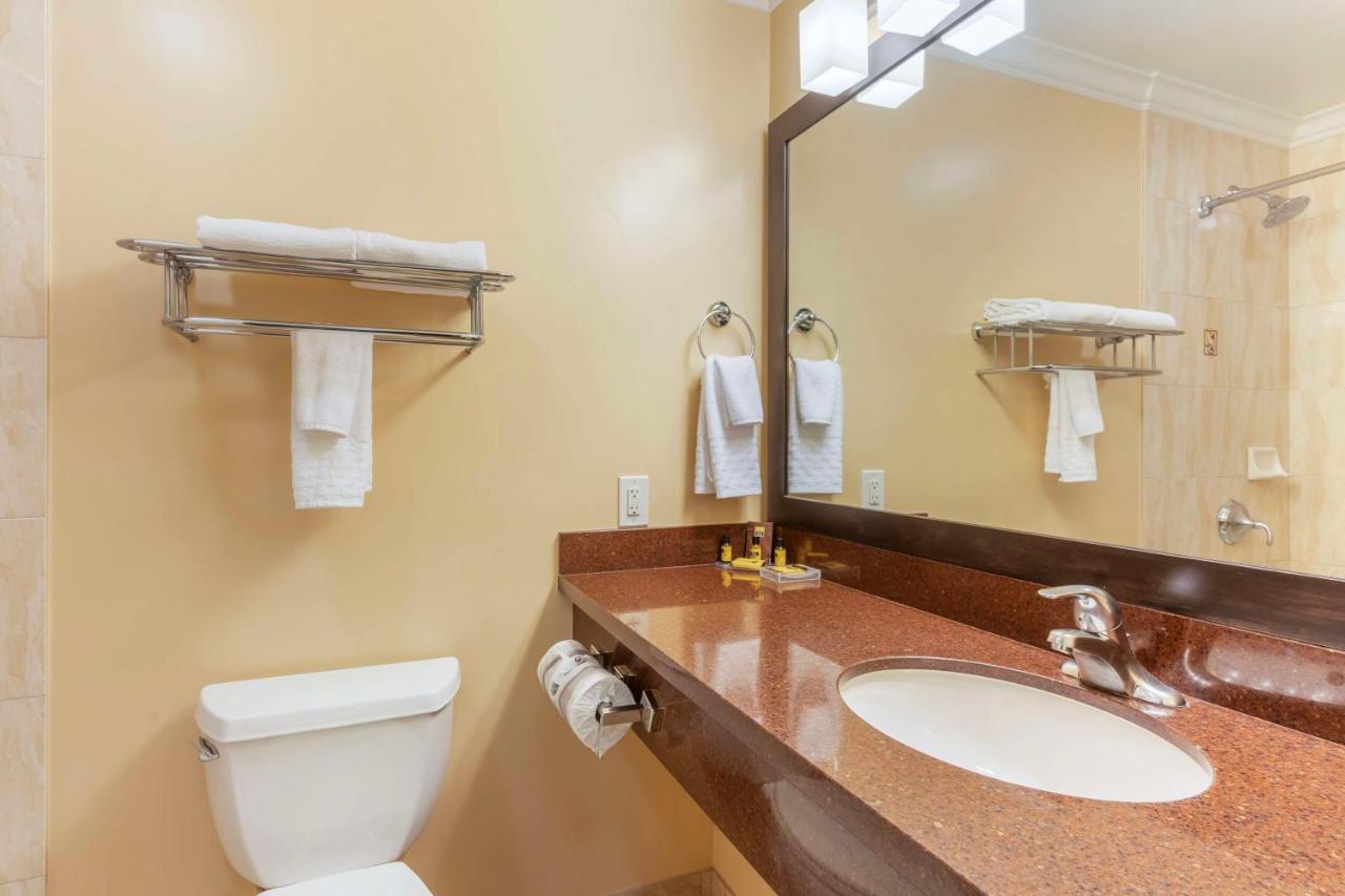  | Best Western Plus Airport Plaza