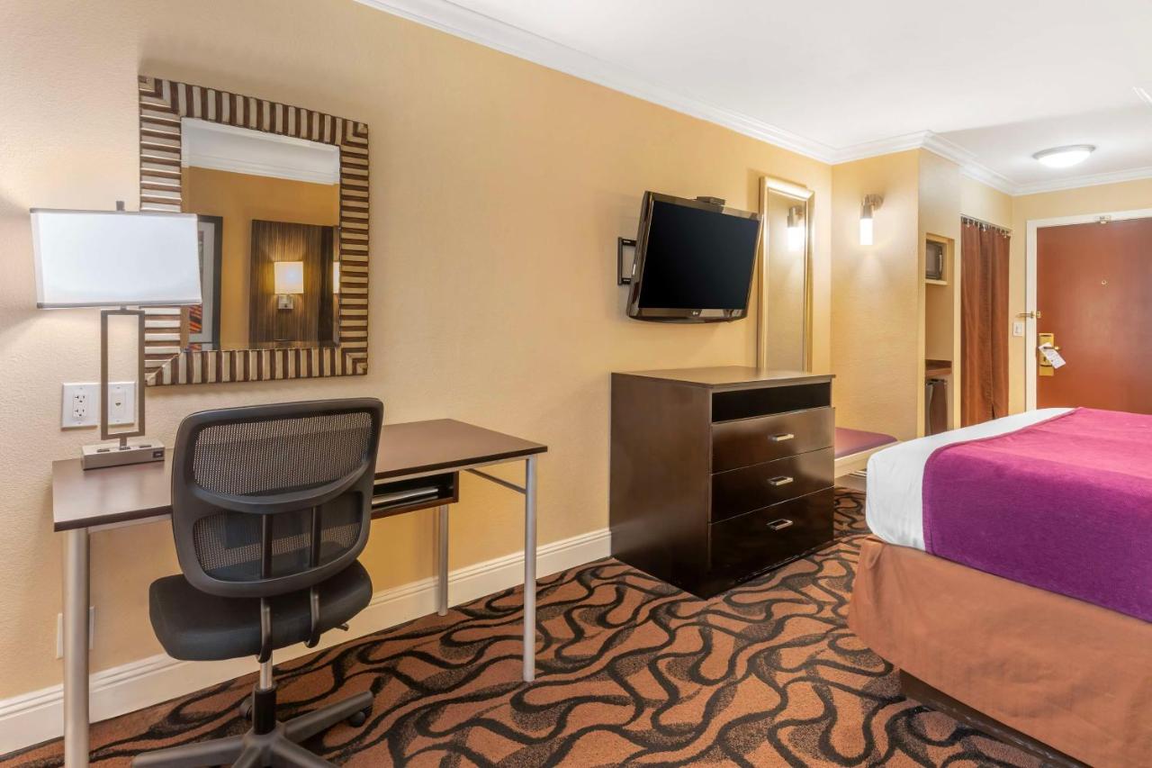  | Best Western Plus Airport Plaza