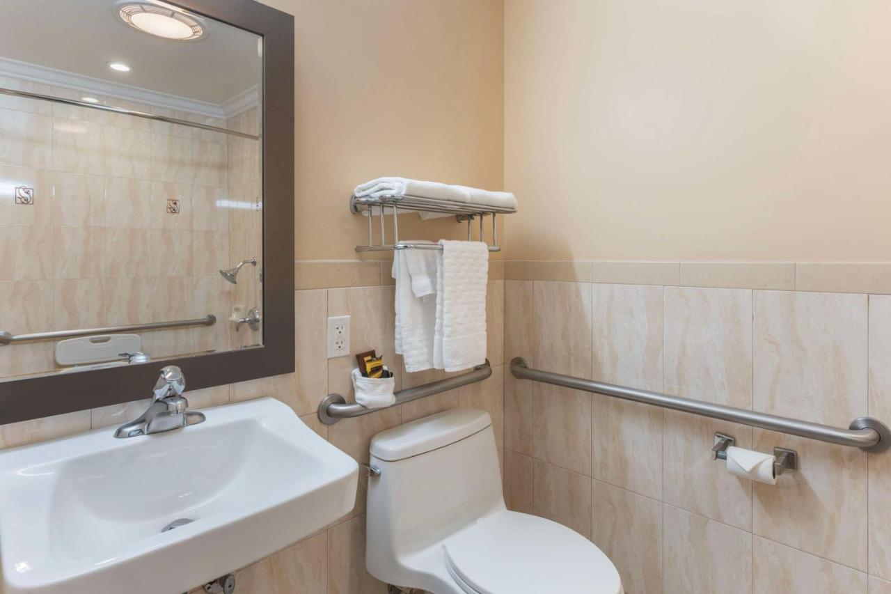  | Best Western Plus Airport Plaza