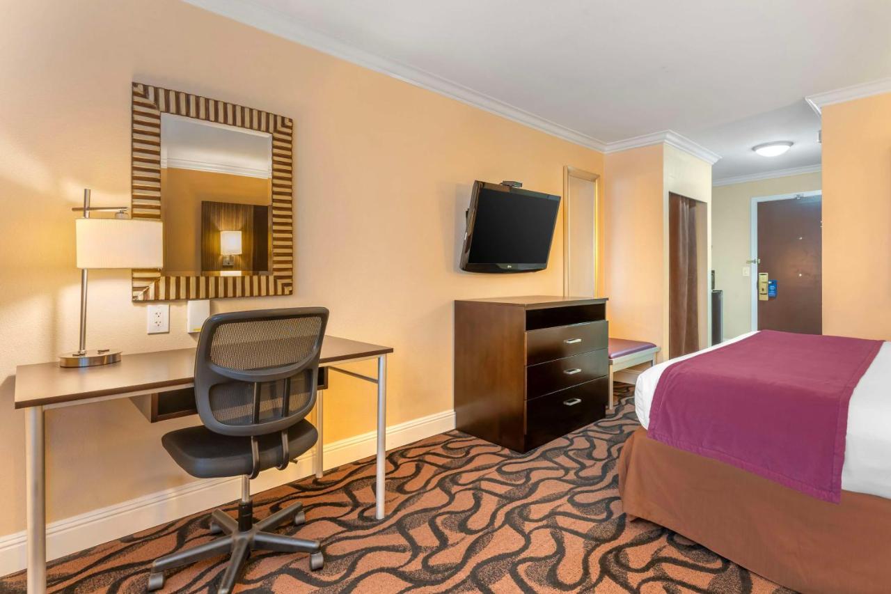  | Best Western Plus Airport Plaza