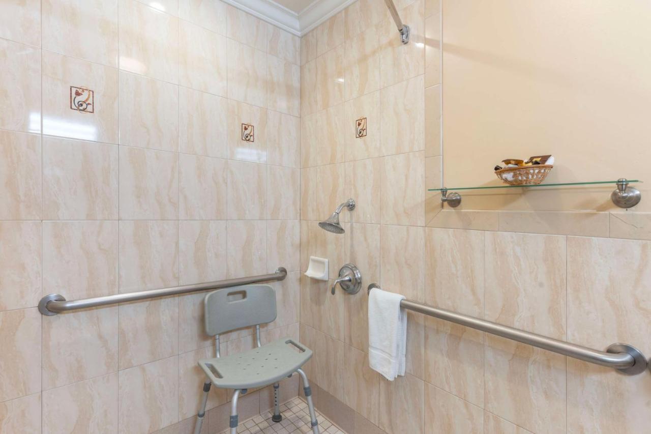 King Room - Disability Access - Non-Smoking at Best Western Plus Airport Plaza