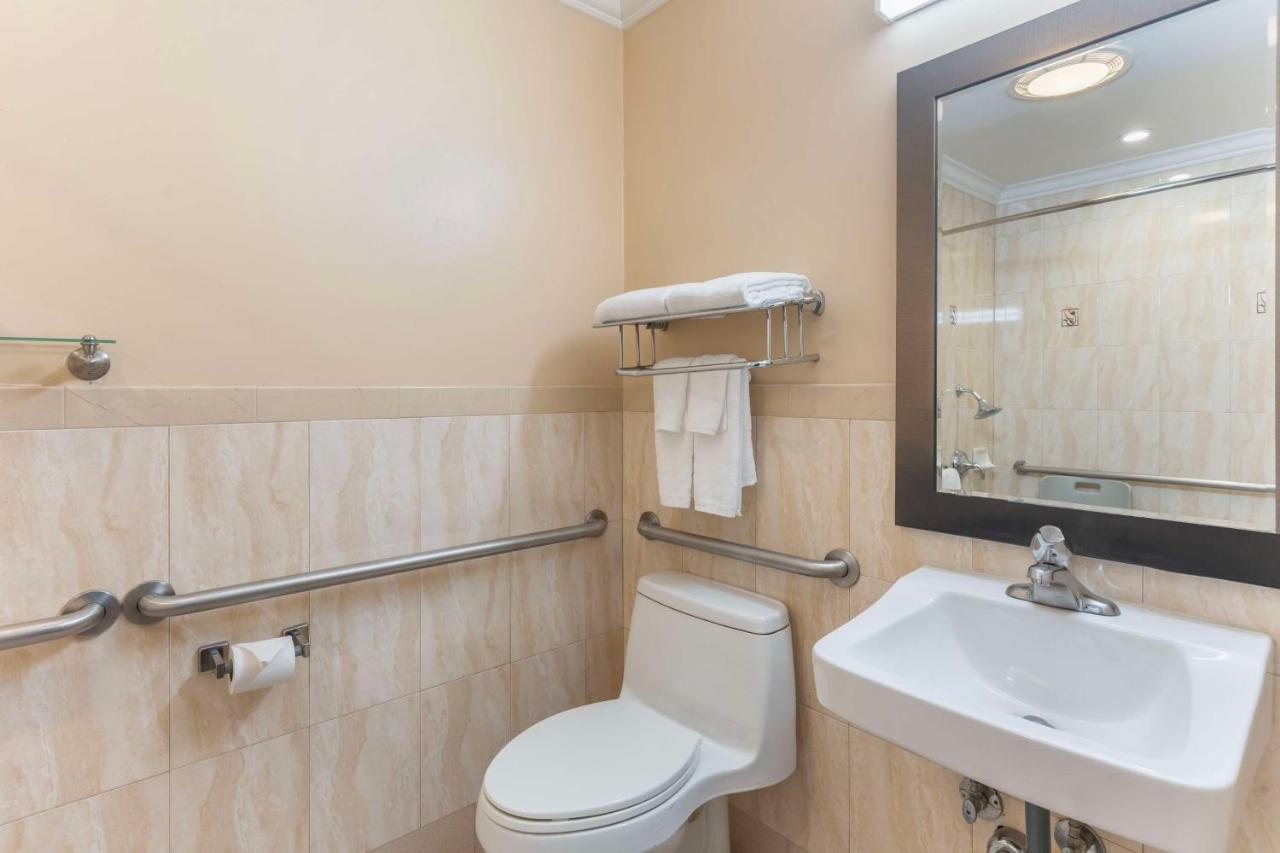  | Best Western Plus Airport Plaza