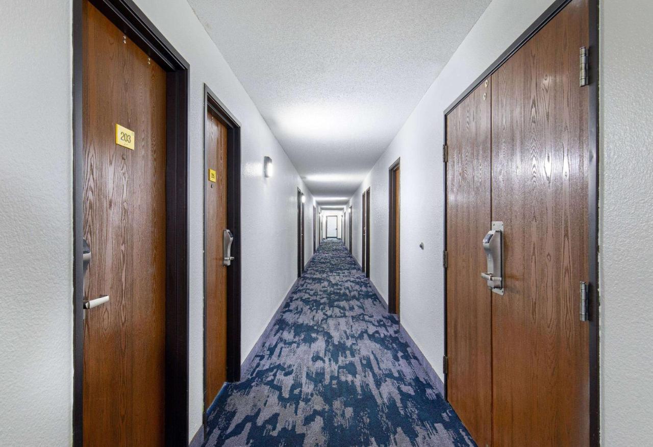 | Super 8 by Wyndham Johnson City