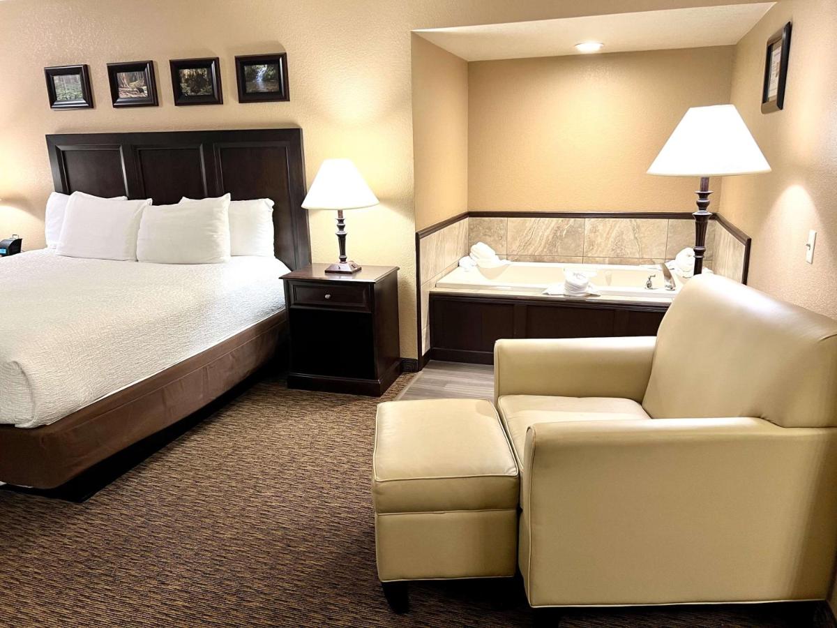 King Room with Spa Bath at Best Western Country Inn