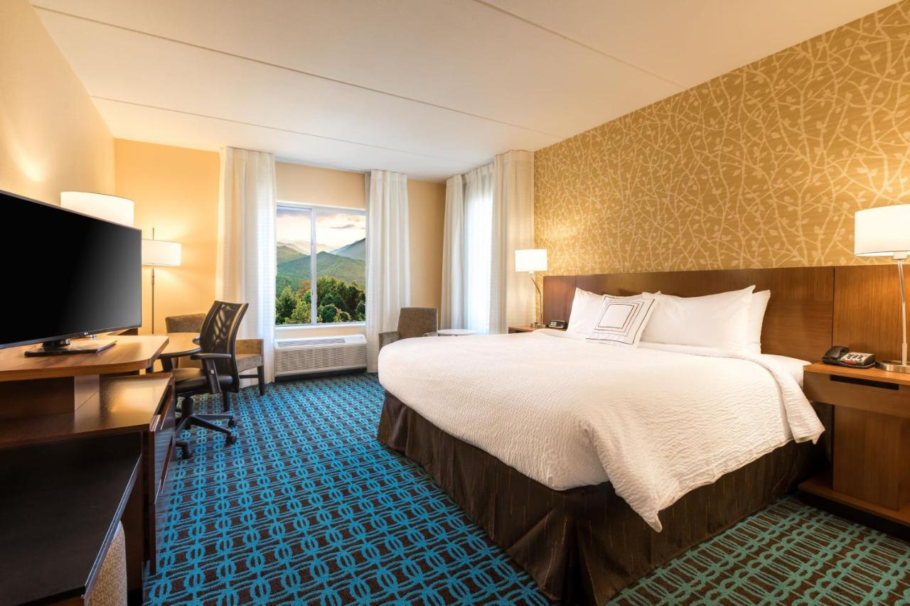 King Room at Fairfield Inn & Suites by Marriott Asheville Tunnel Road