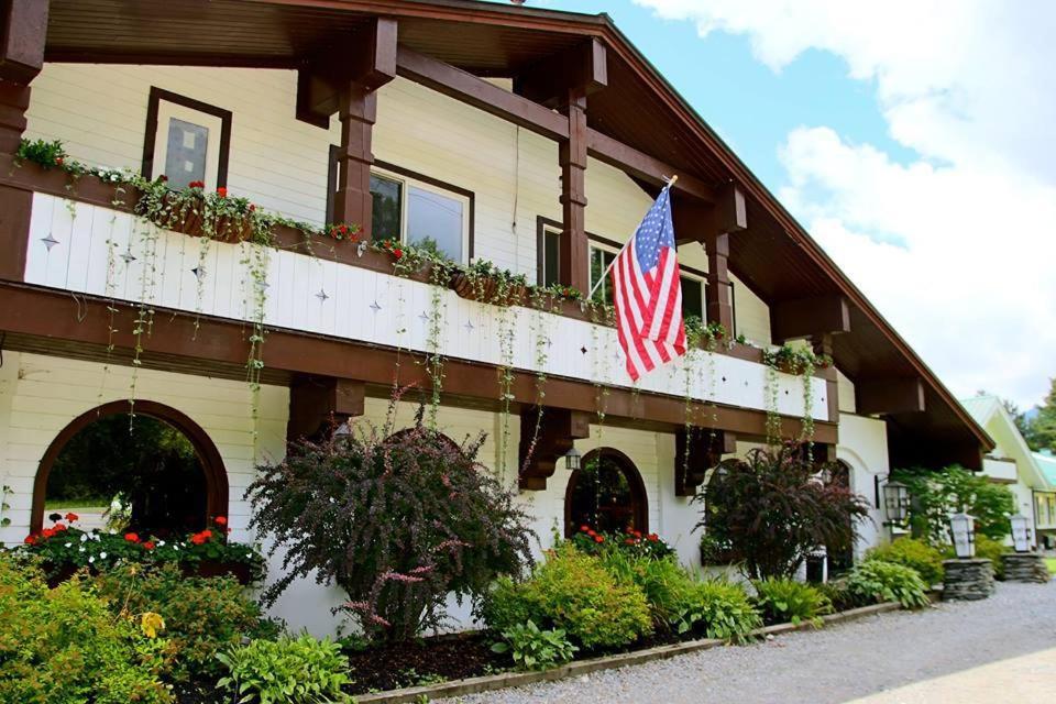| Northern Lights Lodge