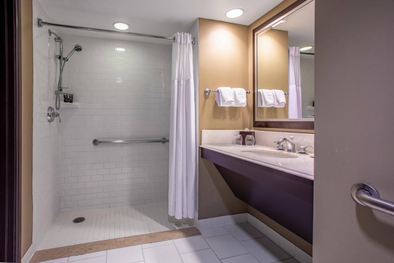 Guest room, 1 King Bed at Hotel Beauden, Autograph Collection