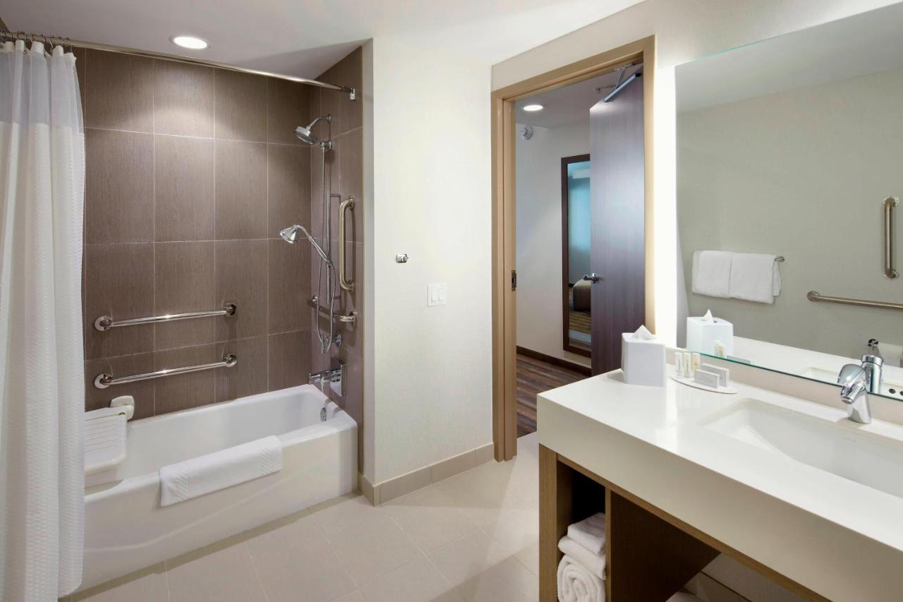 King Room with Sofa Bed at Courtyard by Marriott Knoxville West/Bearden