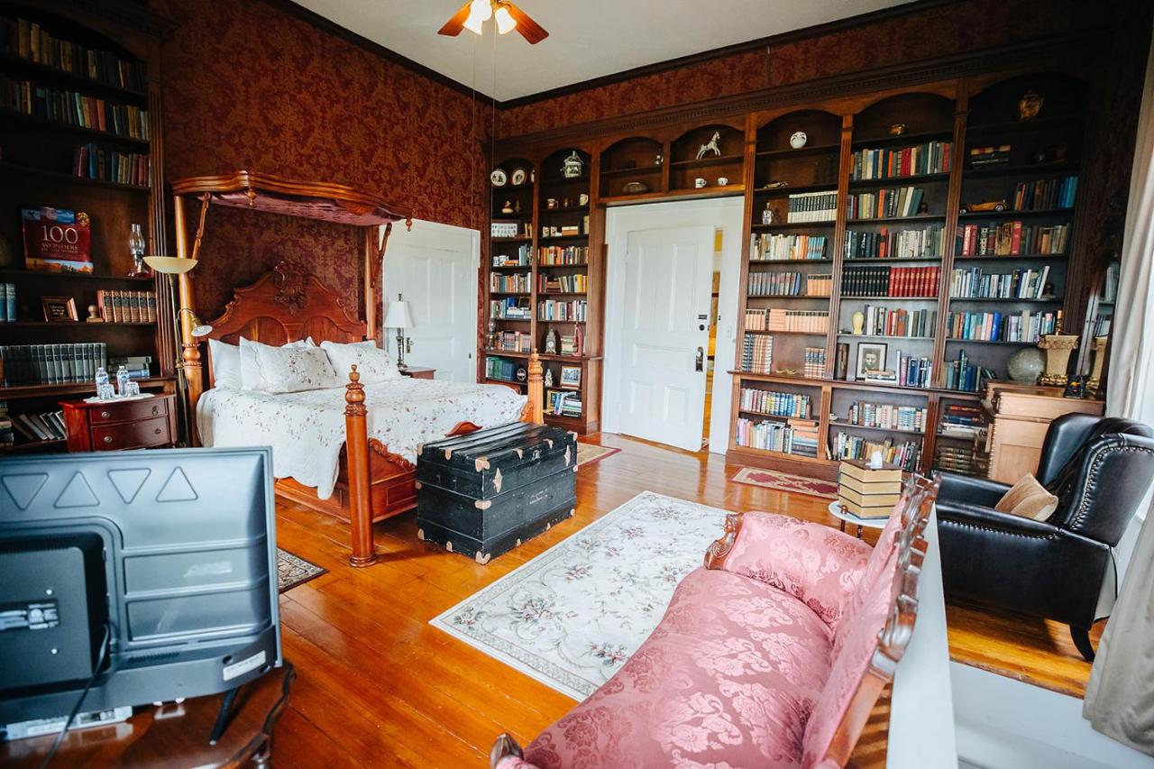 | Maple Hill Manor Bed & Breakfast