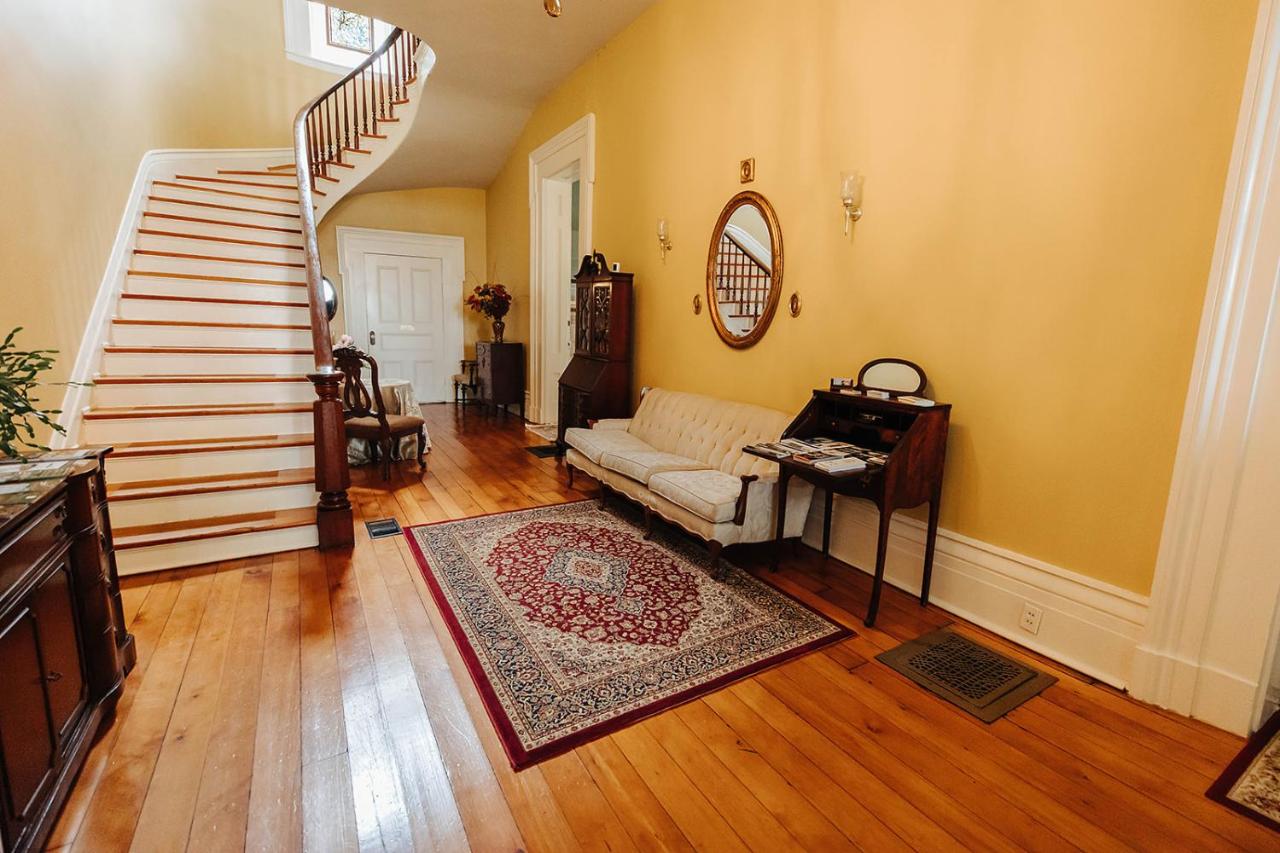 | Maple Hill Manor Bed & Breakfast