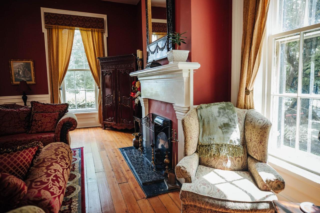 | Maple Hill Manor Bed & Breakfast