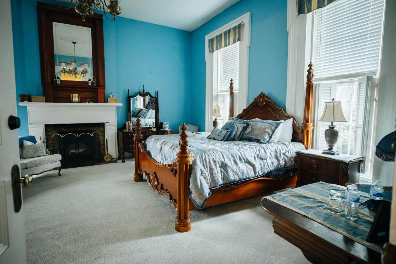 | Maple Hill Manor Bed & Breakfast