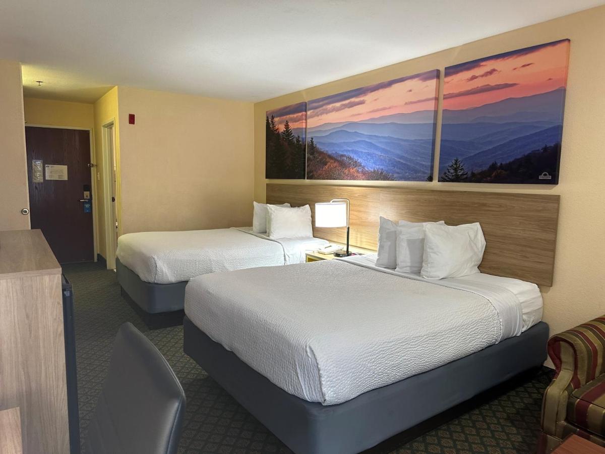 Queen Room with Two Queen Beds - Non-Smoking at Days Inn & Suites by Wyndham Eunice