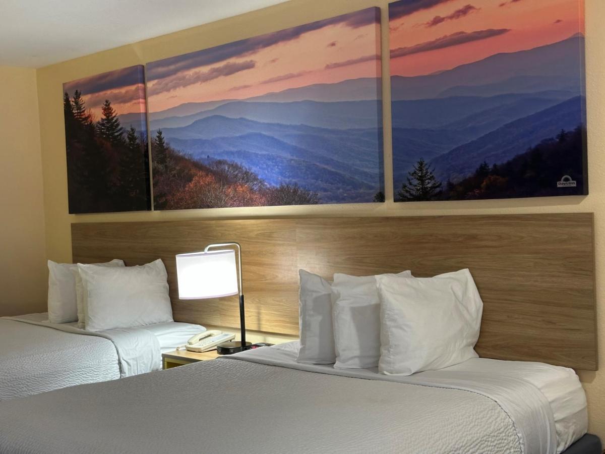 Queen Room with Two Queen Beds - Non-Smoking at Days Inn & Suites by Wyndham Eunice