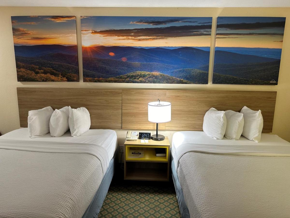 Queen Room with Two Queen Beds - Non-Smoking at Days Inn & Suites by Wyndham Eunice