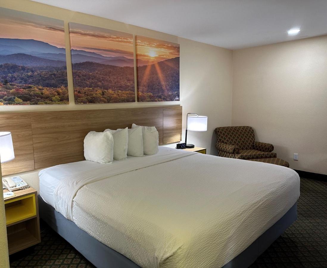 King Room - Disability Access - Non-Smoking at Days Inn & Suites by Wyndham Eunice