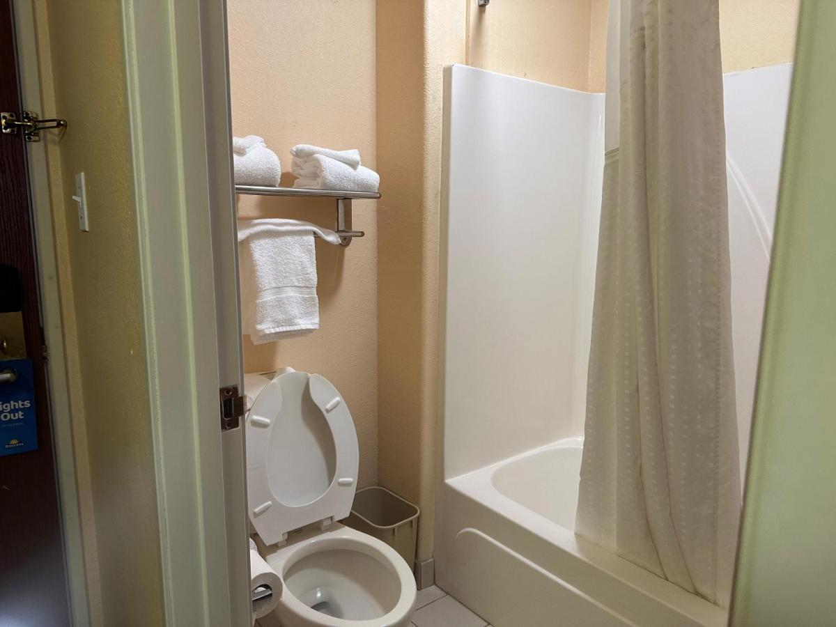 King Room - Non-Smoking at Days Inn & Suites by Wyndham Eunice