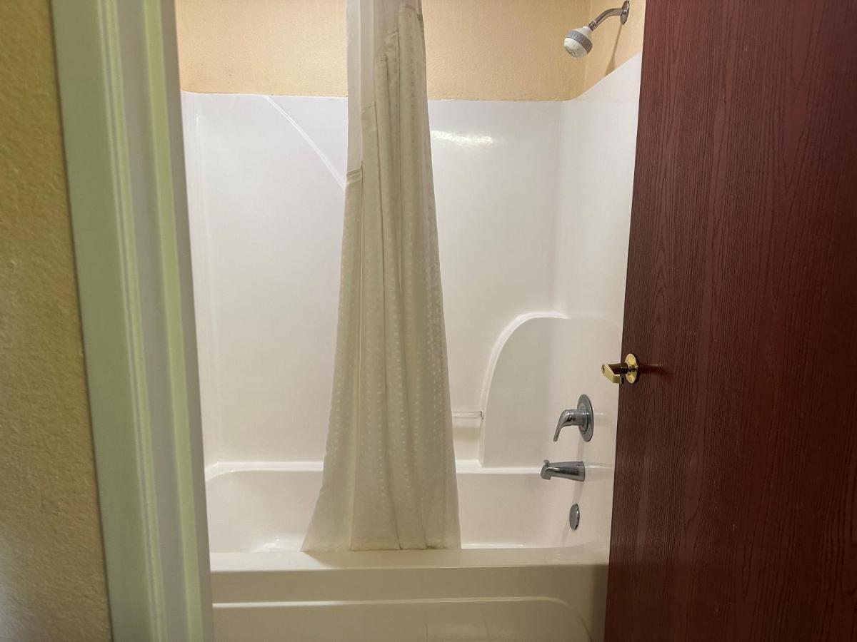 King Room - Non-Smoking at Days Inn & Suites by Wyndham Eunice