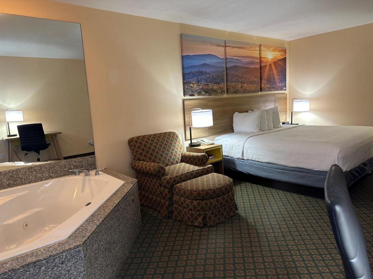 King Suite - Non-Smoking at Days Inn & Suites by Wyndham Eunice