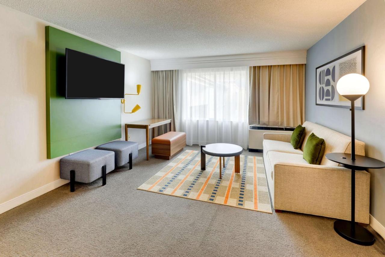 One Bedroom Suite King at Sonesta Select San Francisco Airport Oyster Point Waterfront