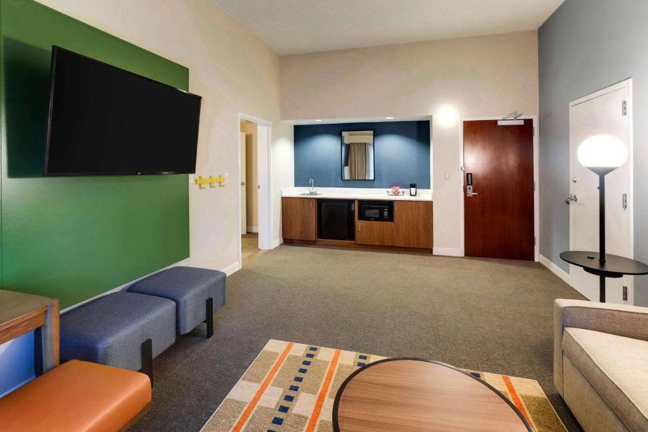 Mobility Accessible One Bedroom Suite King Tub at Sonesta Select San Francisco Airport Oyster Point Waterfront
