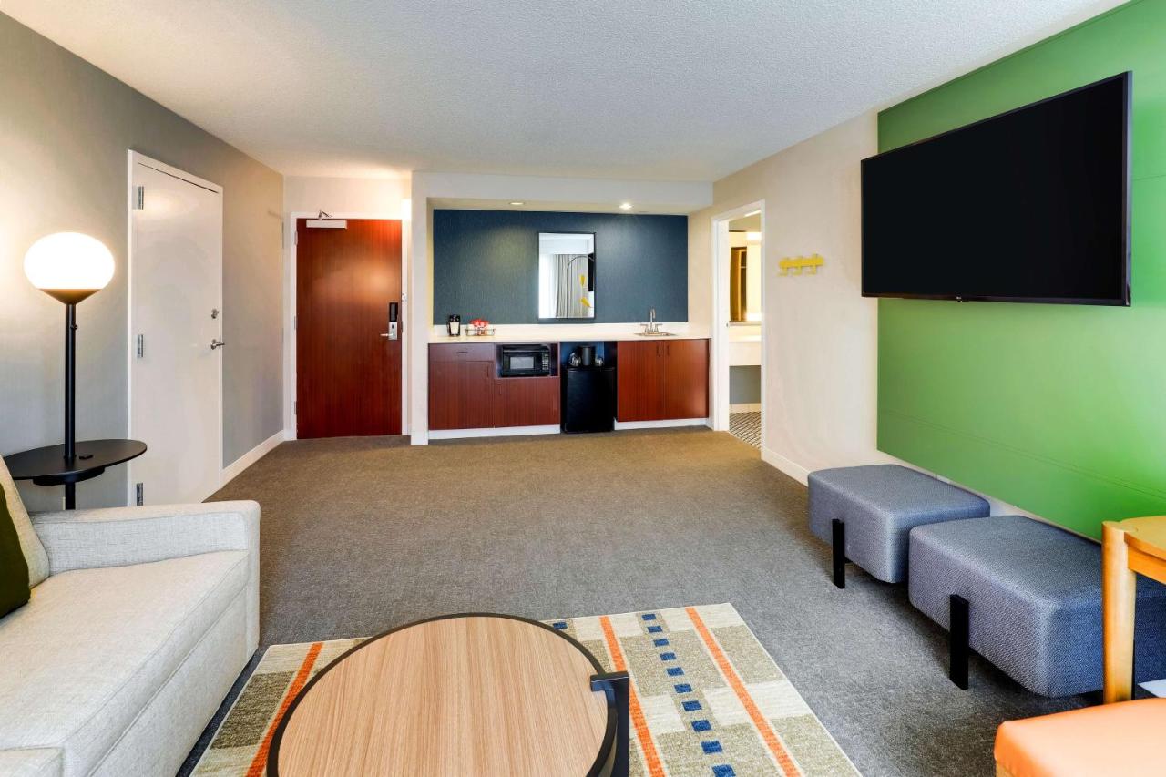 One Bedroom Suite King at Sonesta Select San Francisco Airport Oyster Point Waterfront