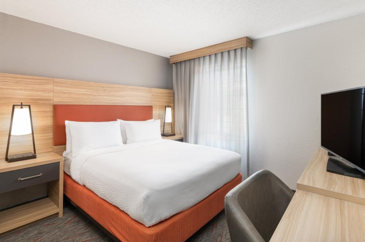 One-Bedroom Queen Suite with Sofa Bed - Non-Smoking at Candlewood Suites Eagan Arpt South - Mall Area by IHG