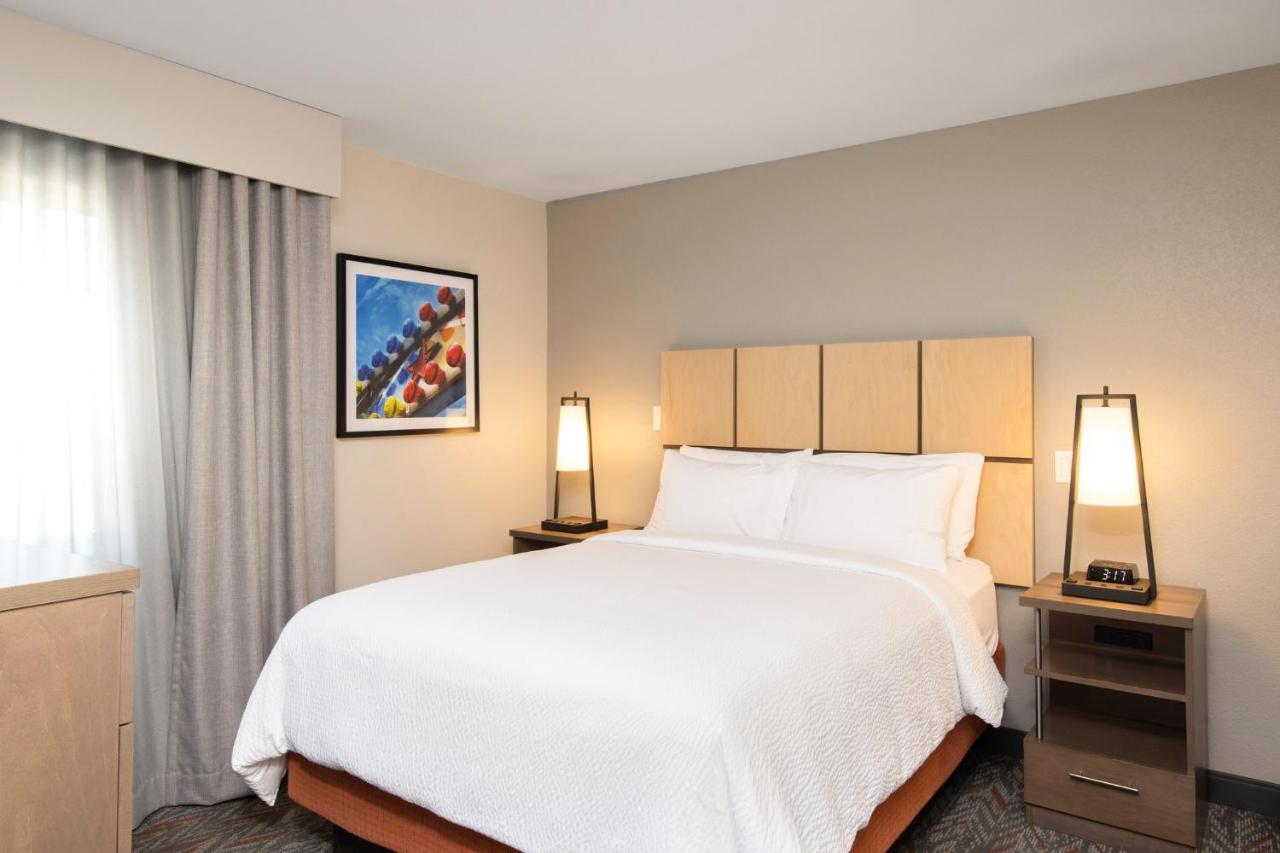 One-Bedroom Queen Suite with Shower at Candlewood Suites Anaheim - Resort Area by IHG