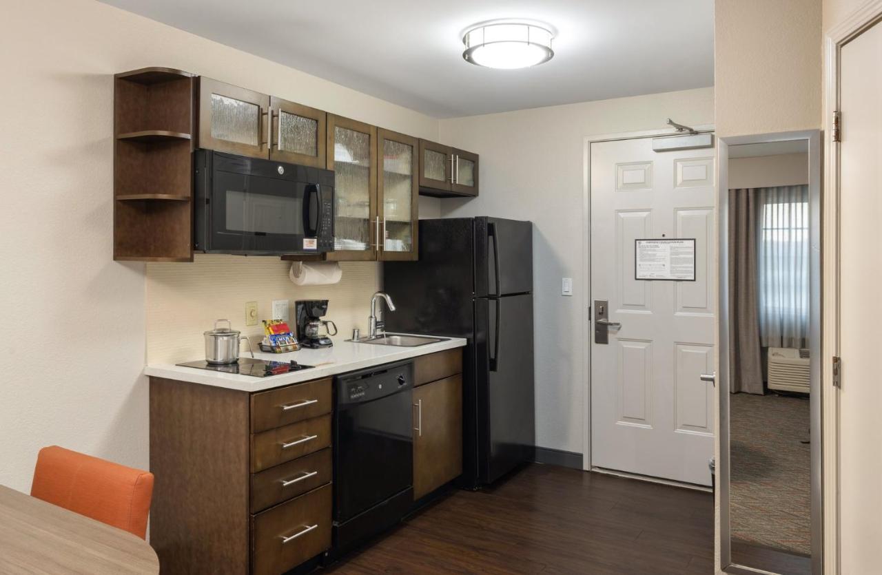  | Candlewood Suites Anaheim - Resort Area, an IHG Hotel