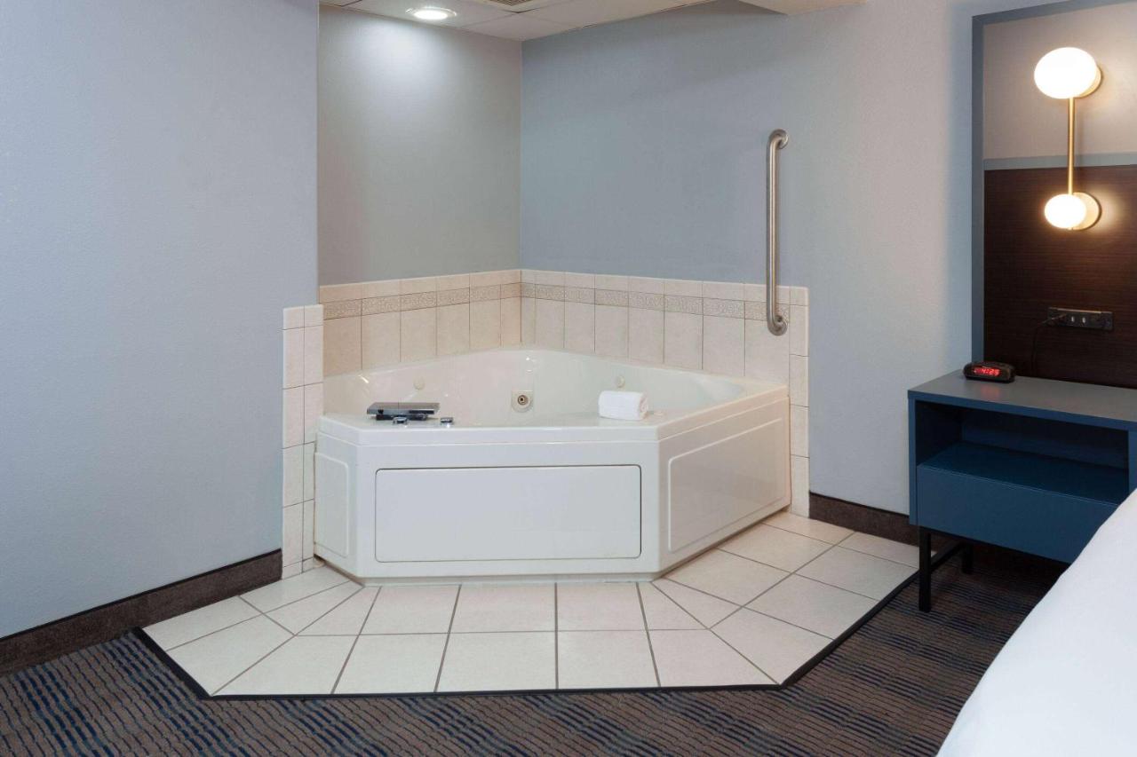 King Studio with Hot Tub - Non-Smoking at AmericInn by Wyndham Peoria